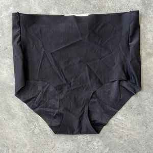 NWOT Wacoal laser cut shape panty